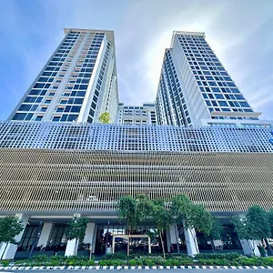 아파트 Centre @ The Shore By Casa Yolo, 코타키나발루